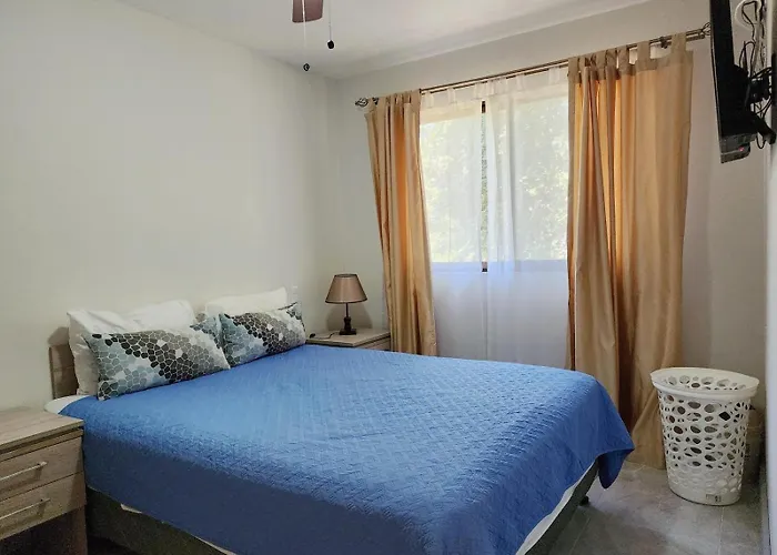 Tropical 2nd Floor With Rooftop Holiday home *