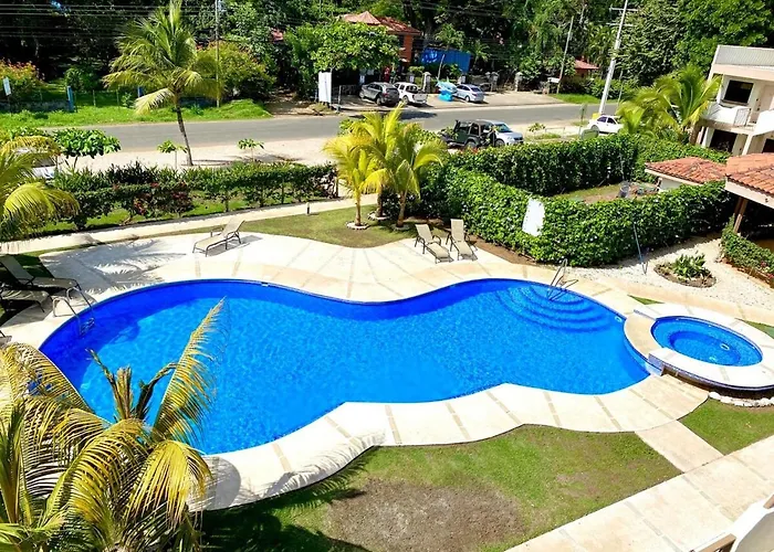 Tropical 2nd Floor With Rooftop *